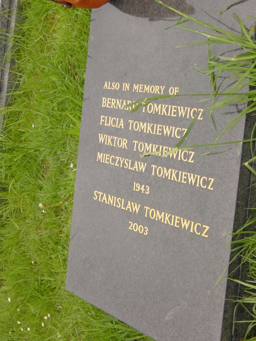 Mina Tomkiewicz gravestone London 2